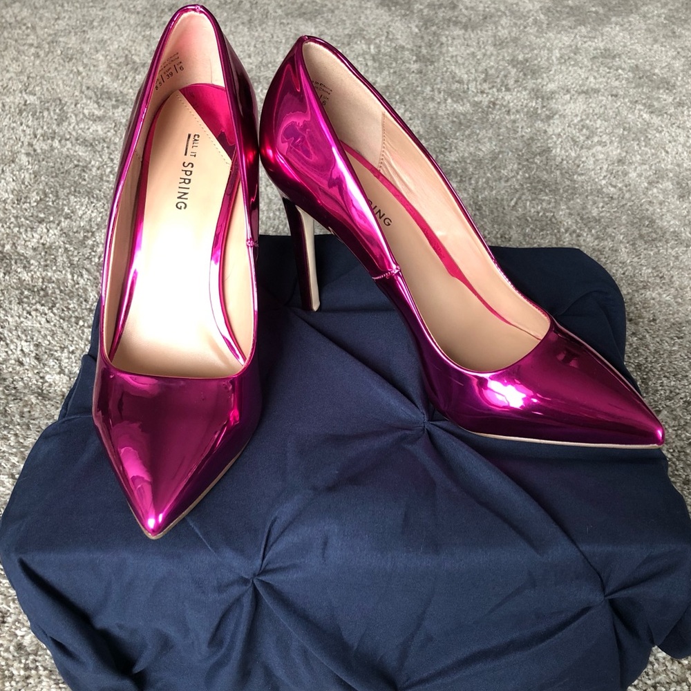 Hot pink metallic pumps